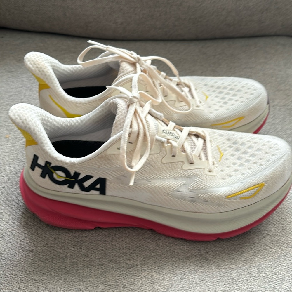 Women’s Hoka One One Clifton 9 size 10